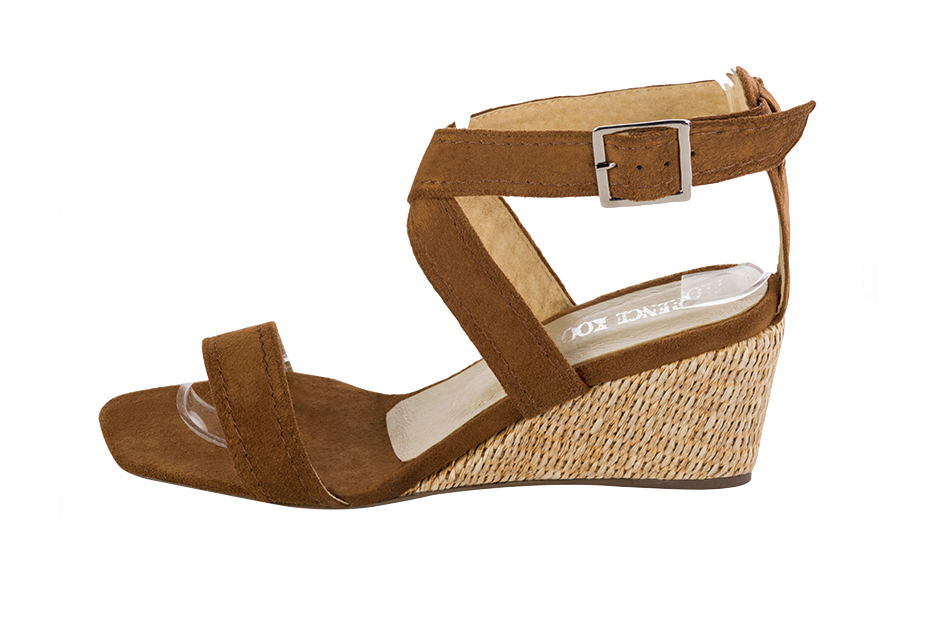 Caramel brown elegant sandals with cross straps across the instep, fully open. Square toe. Medium wedge heels. - Florence KOOIJMAN